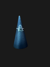 Load image into Gallery viewer, SHARK TOOTH RING
