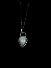 Load image into Gallery viewer, RAINBOW MOONSTONE PENDANT