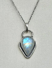 Load image into Gallery viewer, RAINBOW MOONSTONE PENDANT