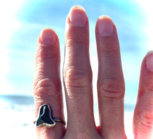 Load image into Gallery viewer, SHARK TOOTH RING