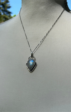 Load image into Gallery viewer, RAINBOW MOONSTONE PENDANT