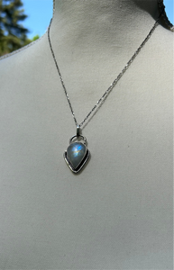 RAINBOW MOONSTONE PENDANT
