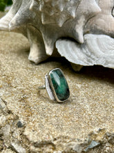 Load image into Gallery viewer, EMERALD RING