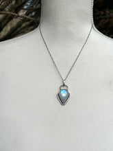 Load image into Gallery viewer, RAINBOW MOONSTONE PENDANT