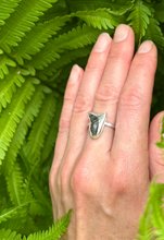 Load image into Gallery viewer, SHARK TOOTH RING