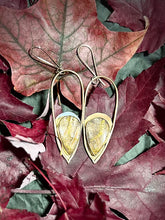 Load image into Gallery viewer, CORALLIUM EARRING PAIR