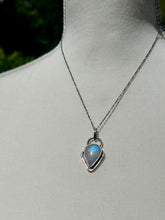 Load image into Gallery viewer, RAINBOW MOONSTONE PENDANT