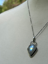 Load image into Gallery viewer, RAINBOW MOONSTONE PENDANT
