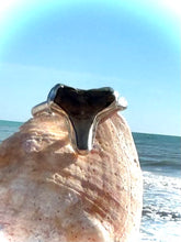 Load image into Gallery viewer, SHARK TOOTH RING