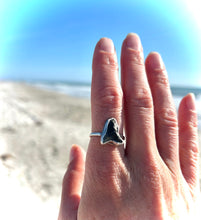 Load image into Gallery viewer, SHARK TOOTH RING