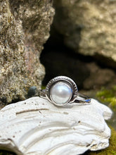 Load image into Gallery viewer, PEARL RING