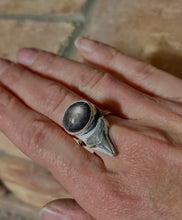 Load image into Gallery viewer, SAPPHIRE SIREN RING