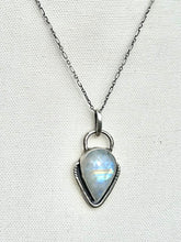 Load image into Gallery viewer, RAINBOW MOONSTONE PENDANT