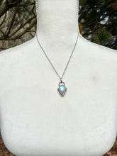 Load image into Gallery viewer, RAINBOW MOONSTONE PENDANT