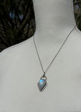 Load image into Gallery viewer, RAINBOW MOONSTONE PENDANT